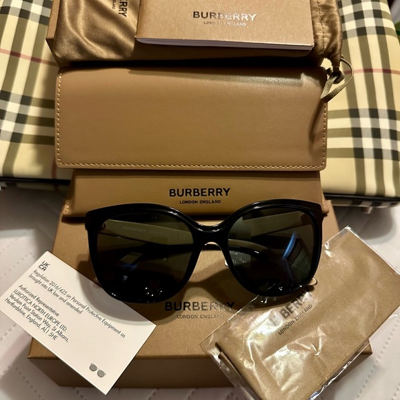 Authentic Burberry Sunglass - Picture 11 of 11